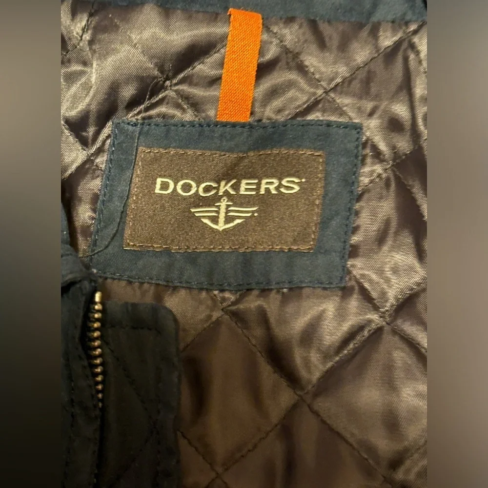 Men’s size small Dockers long sleeve jacket with pockets and neck collar